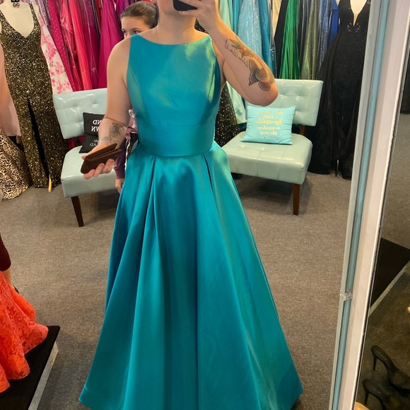 Sherri Hill Dress - Picture 2 of 8